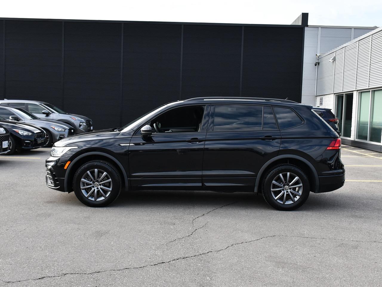 2024 Volkswagen Tiguan Comfortline R-Line Black Edition Photo