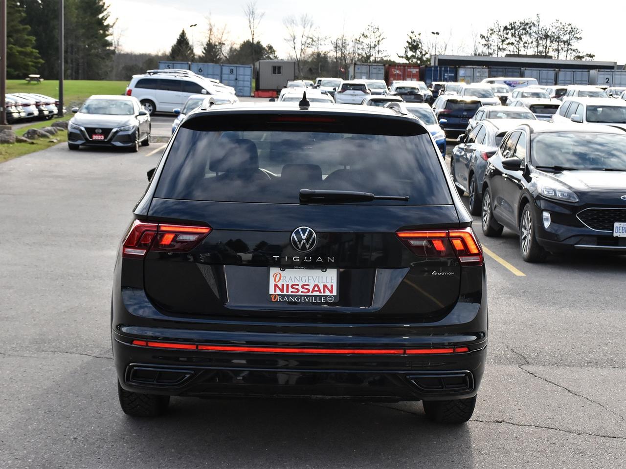 2024 Volkswagen Tiguan Comfortline R-Line Black Edition Photo