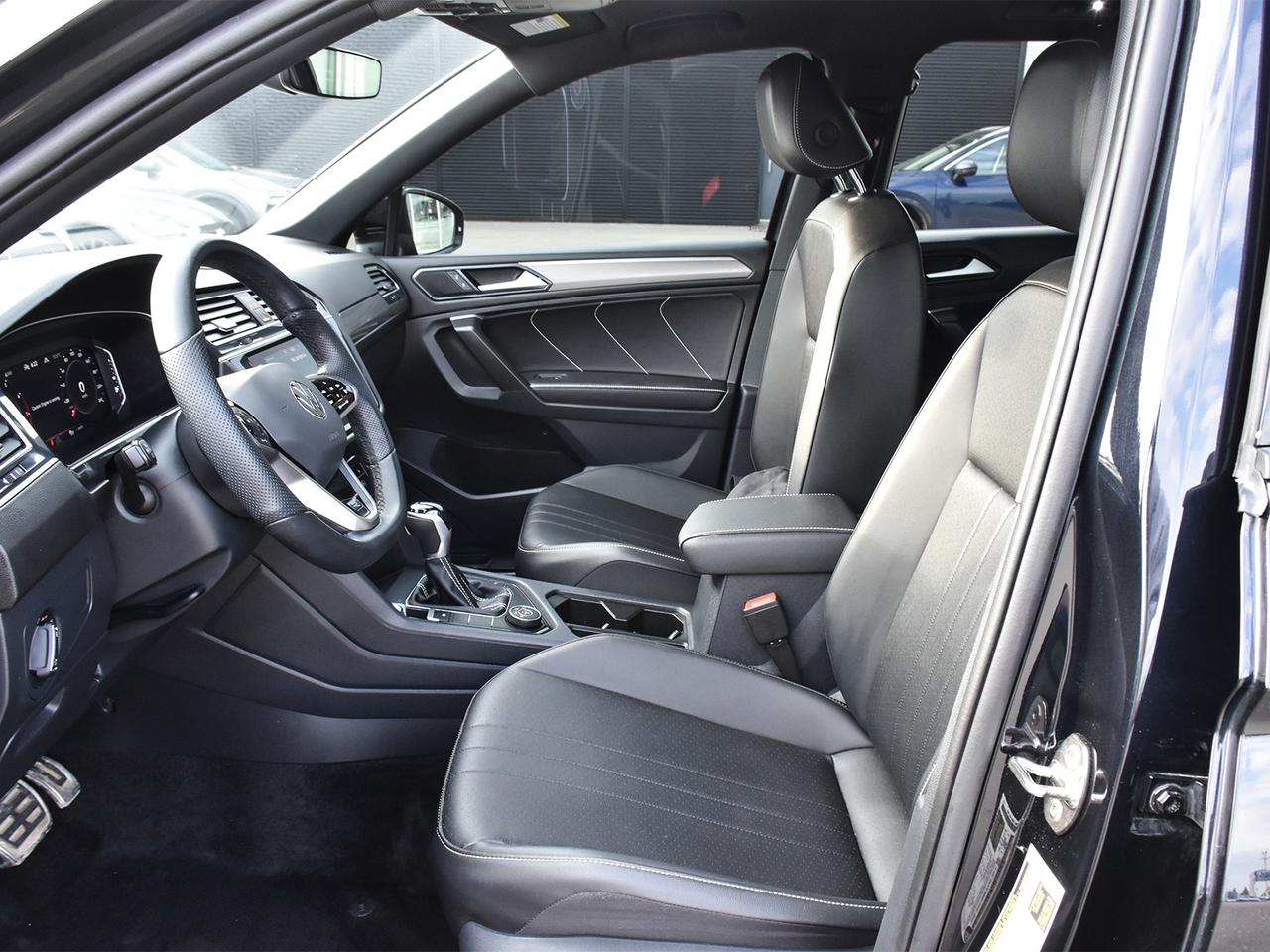 2024 Volkswagen Tiguan Comfortline R-Line Black Edition Photo