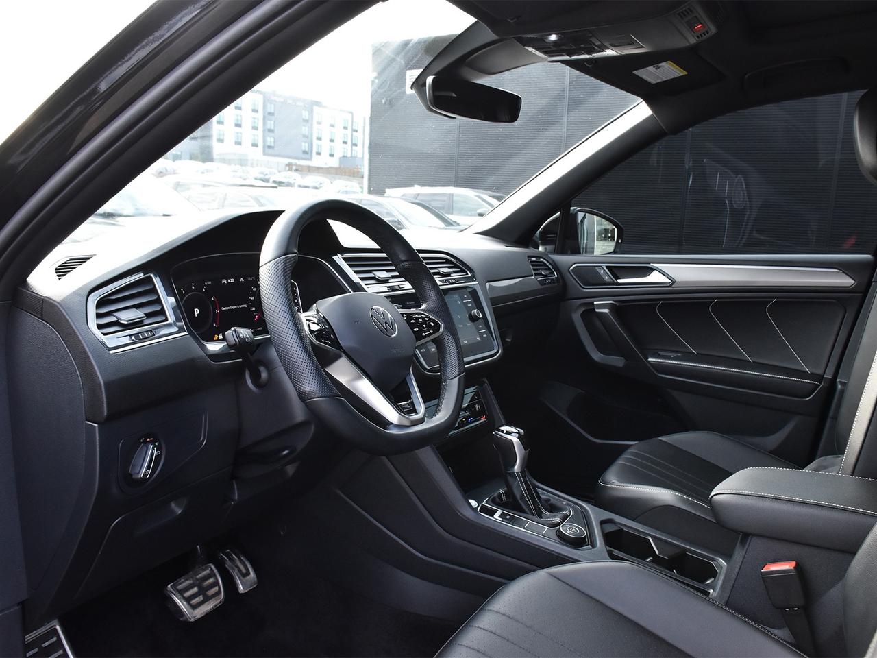 2024 Volkswagen Tiguan Comfortline R-Line Black Edition Photo