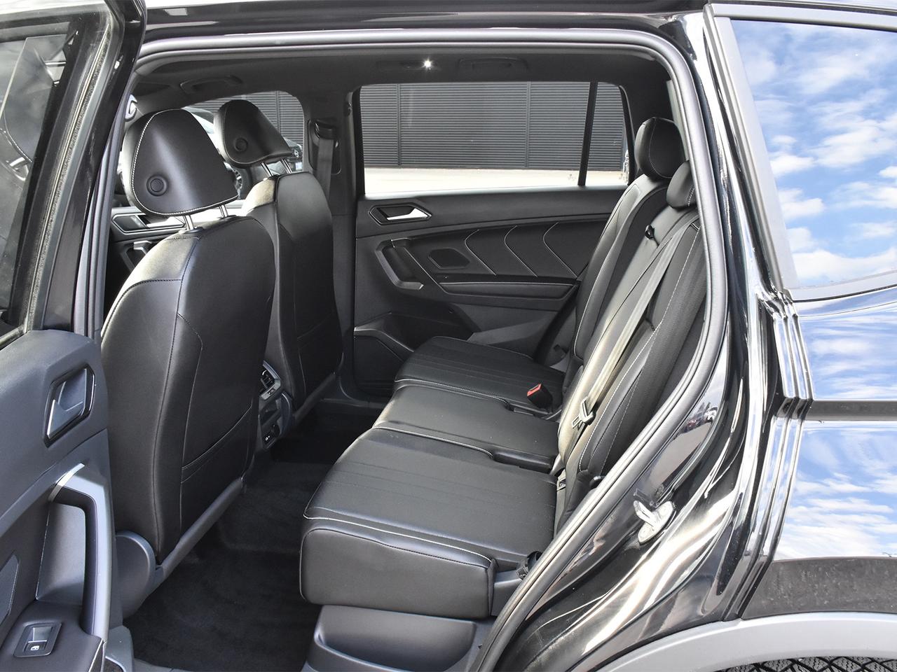 2024 Volkswagen Tiguan Comfortline R-Line Black Edition Photo