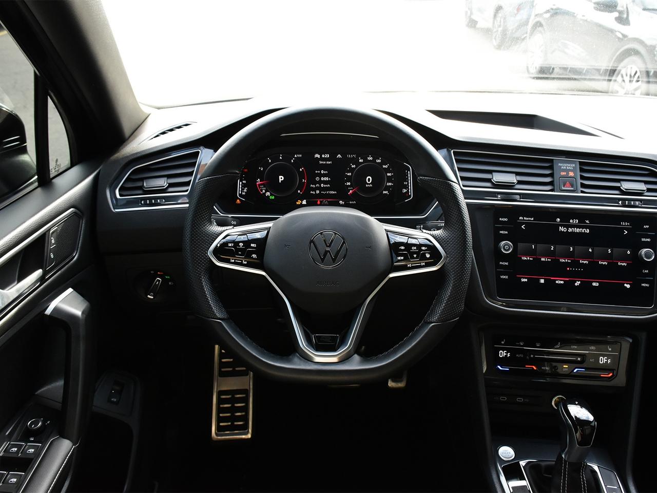 2024 Volkswagen Tiguan Comfortline R-Line Black Edition Photo