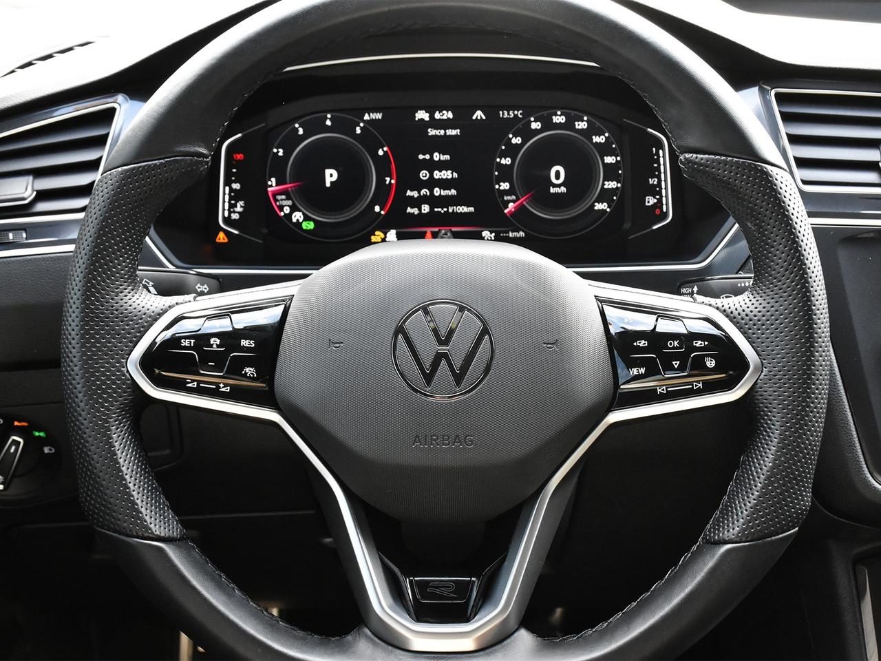 2024 Volkswagen Tiguan Comfortline R-Line Black Edition Photo