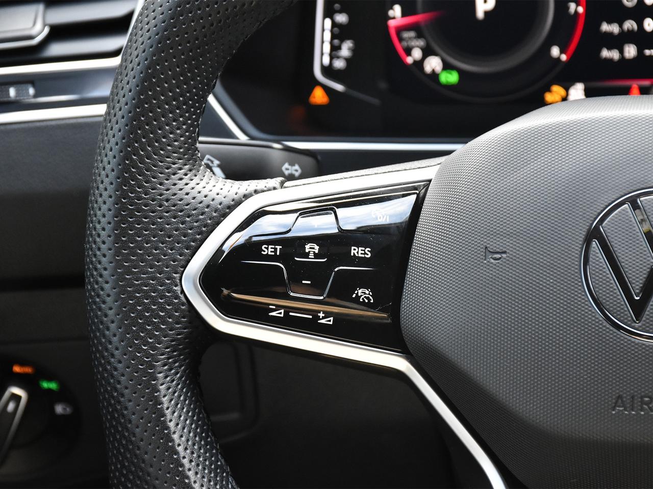 2024 Volkswagen Tiguan Comfortline R-Line Black Edition Photo