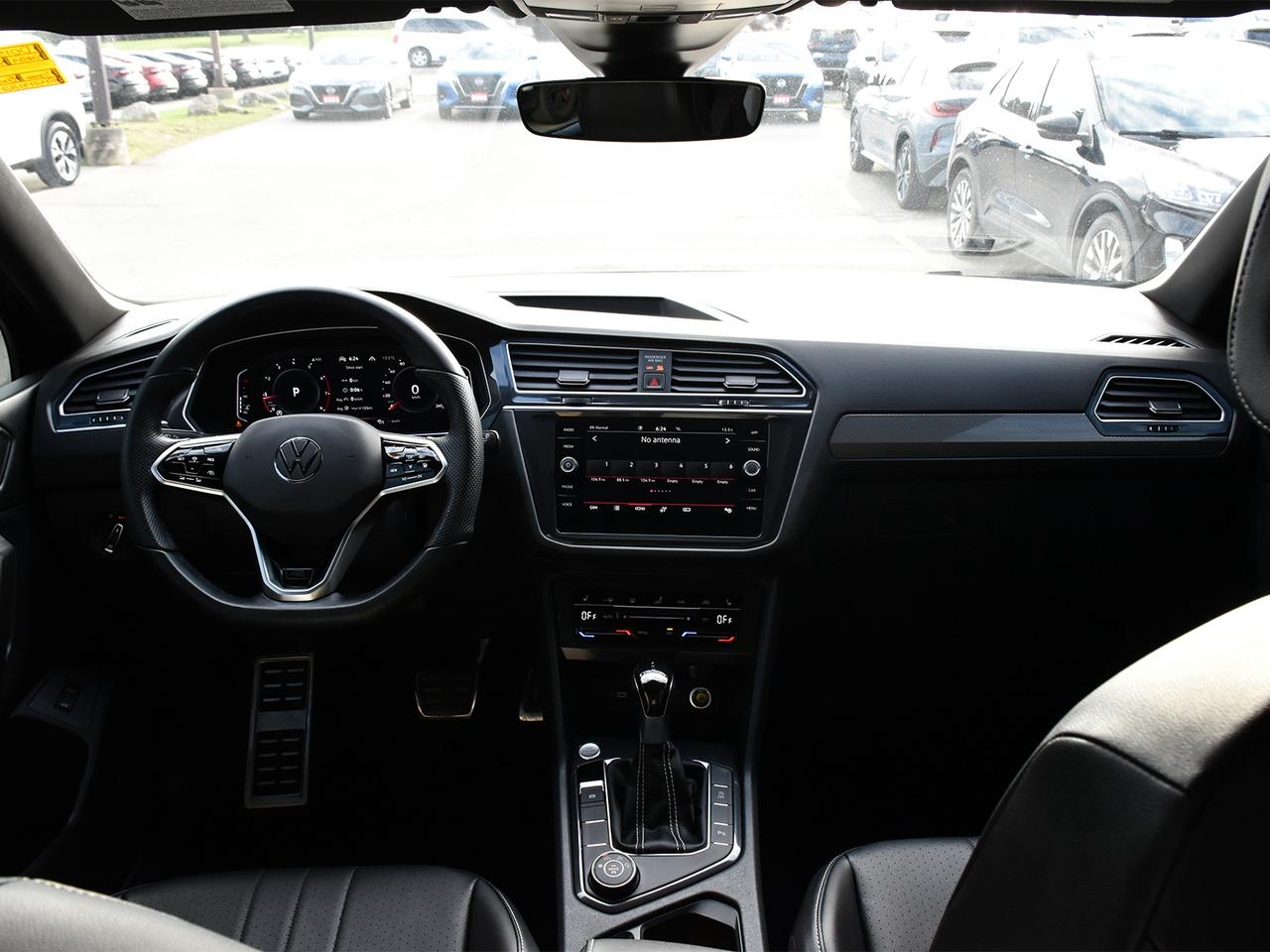 2024 Volkswagen Tiguan Comfortline R-Line Black Edition Photo