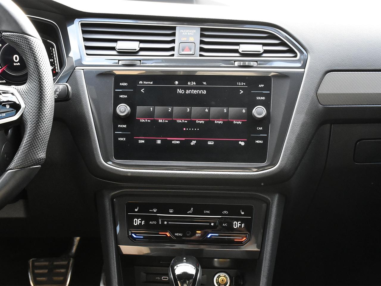 2024 Volkswagen Tiguan Comfortline R-Line Black Edition Photo