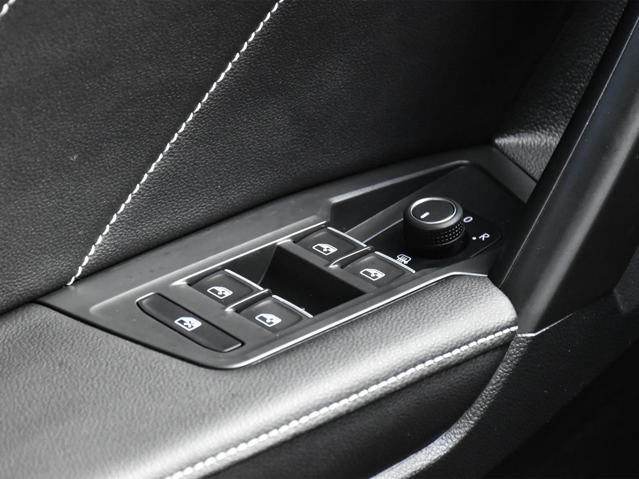 2024 Volkswagen Tiguan Comfortline R-Line Black Edition Photo