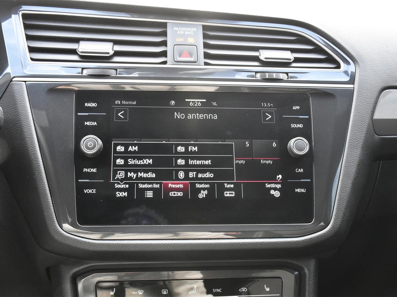 2024 Volkswagen Tiguan Comfortline R-Line Black Edition Photo