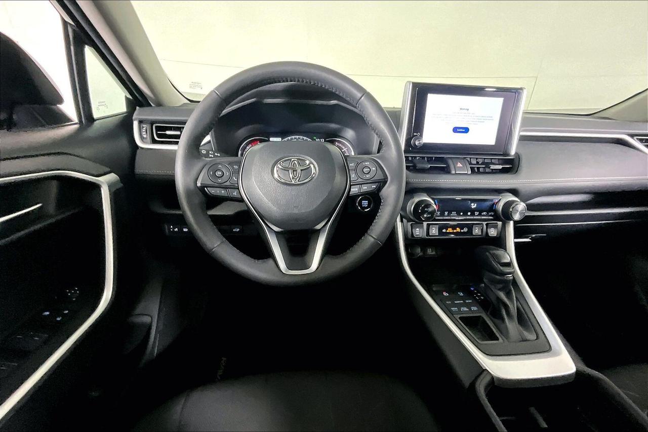 2024 Toyota RAV4 XLE AWD Photo4