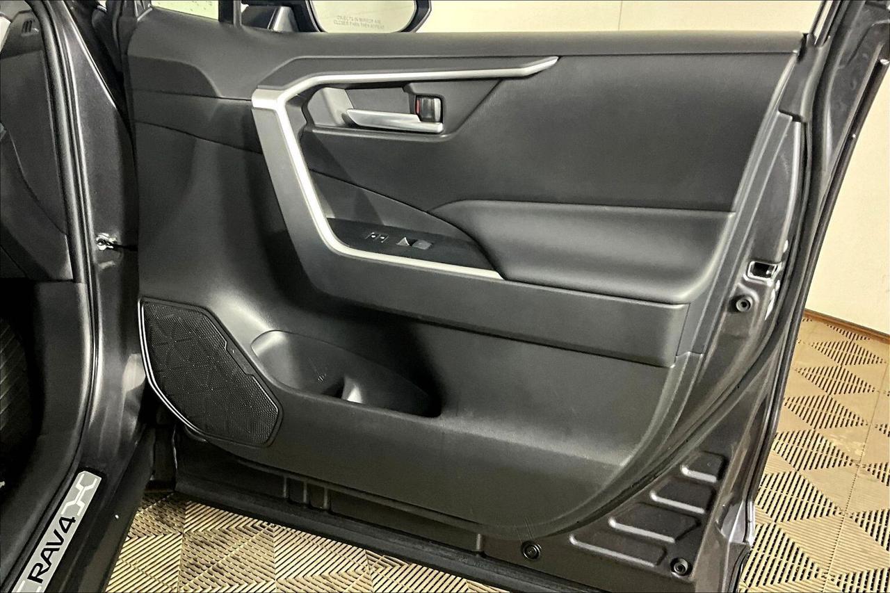 2024 Toyota RAV4 XLE AWD Photo