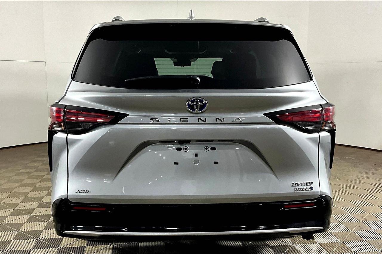 2024 Toyota Sienna LIMITED 7-Passenger AWD Photo