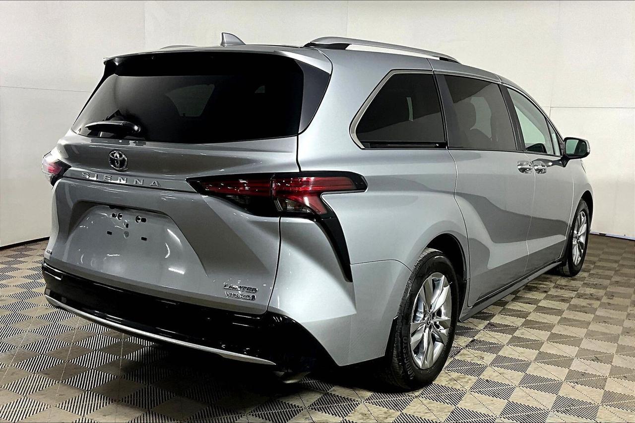 2024 Toyota Sienna LIMITED 7-Passenger AWD Photo