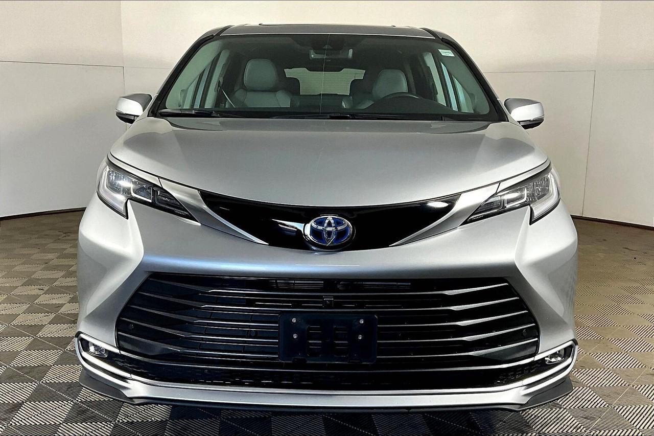 2024 Toyota Sienna LIMITED 7-Passenger AWD Photo