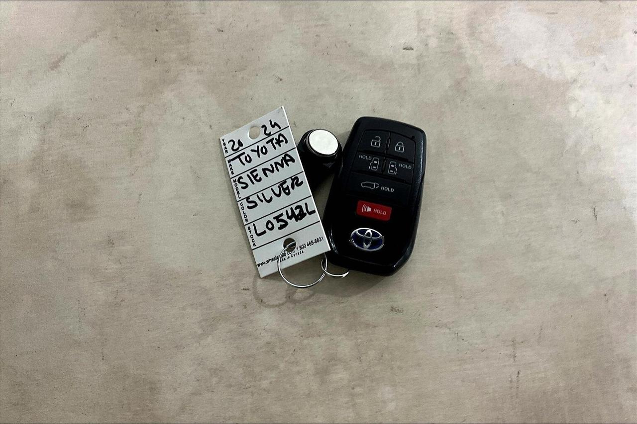 2024 Toyota Sienna LIMITED 7-Passenger AWD Photo