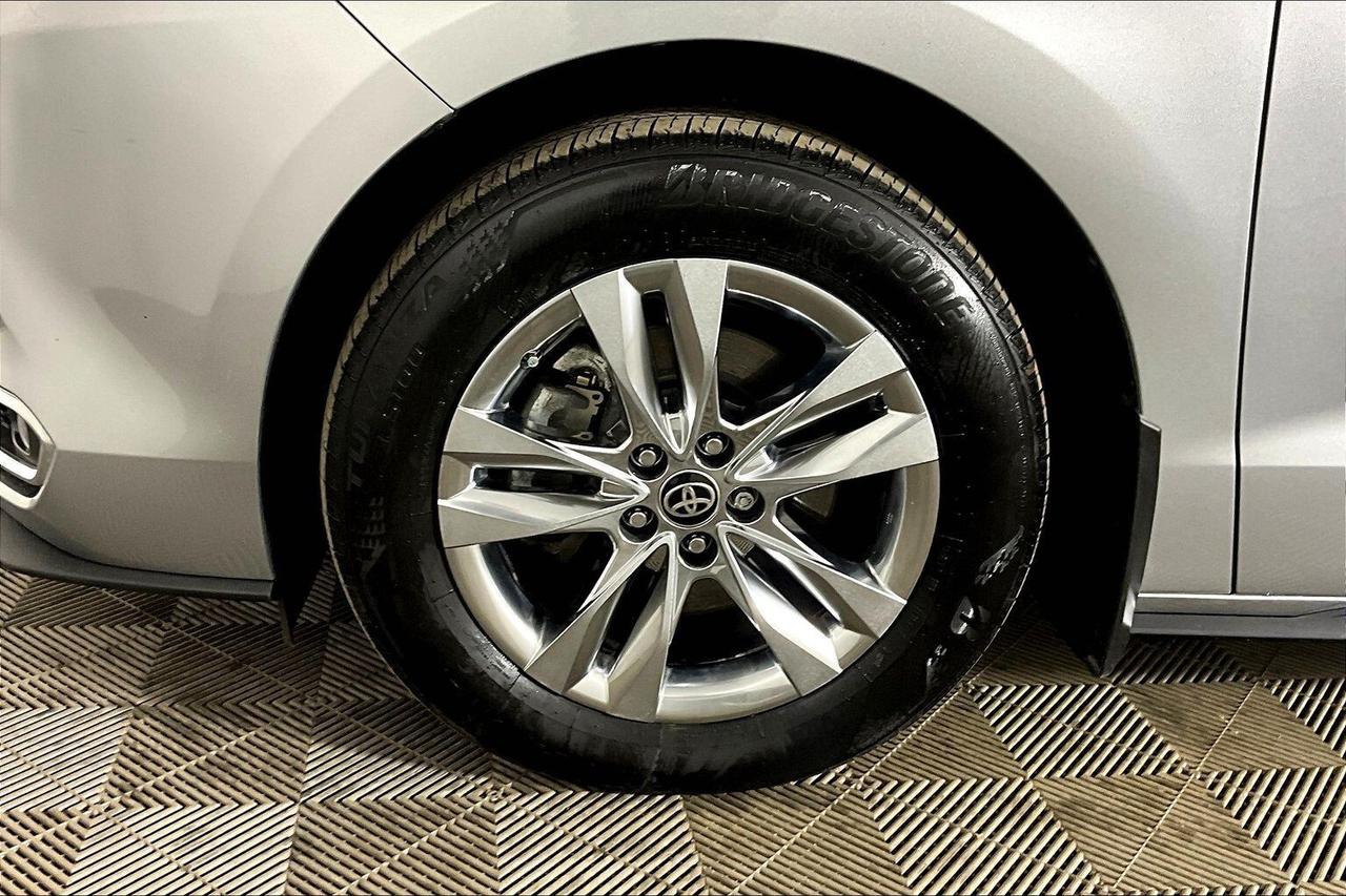 2024 Toyota Sienna LIMITED 7-Passenger AWD Photo