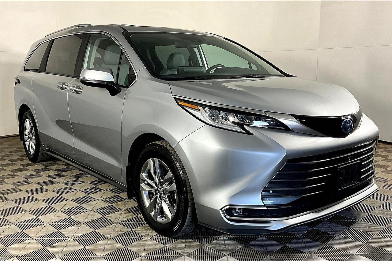 2024 Toyota Sienna LIMITED 7-Passenger AWD Photo