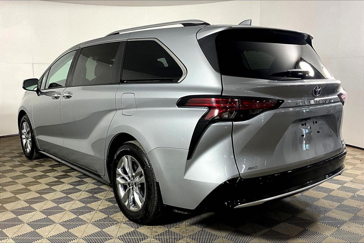 2024 Toyota Sienna LIMITED 7-Passenger AWD Photo