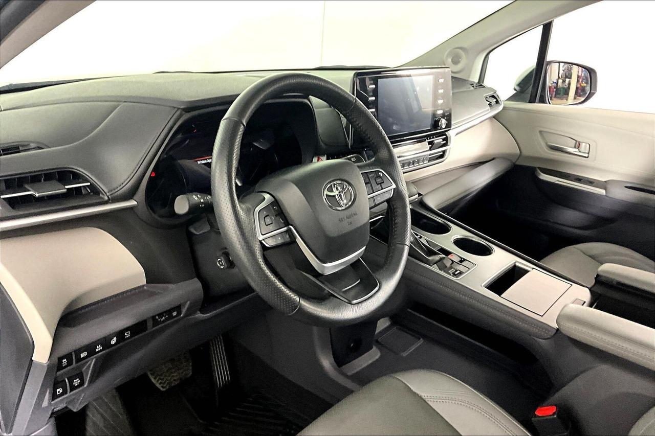 2024 Toyota Sienna LIMITED 7-Passenger AWD Photo