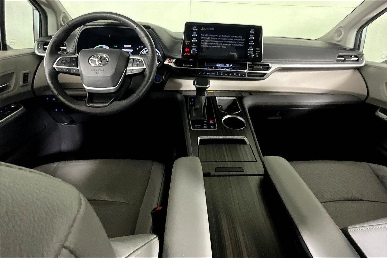 2024 Toyota Sienna LIMITED 7-Passenger AWD Photo