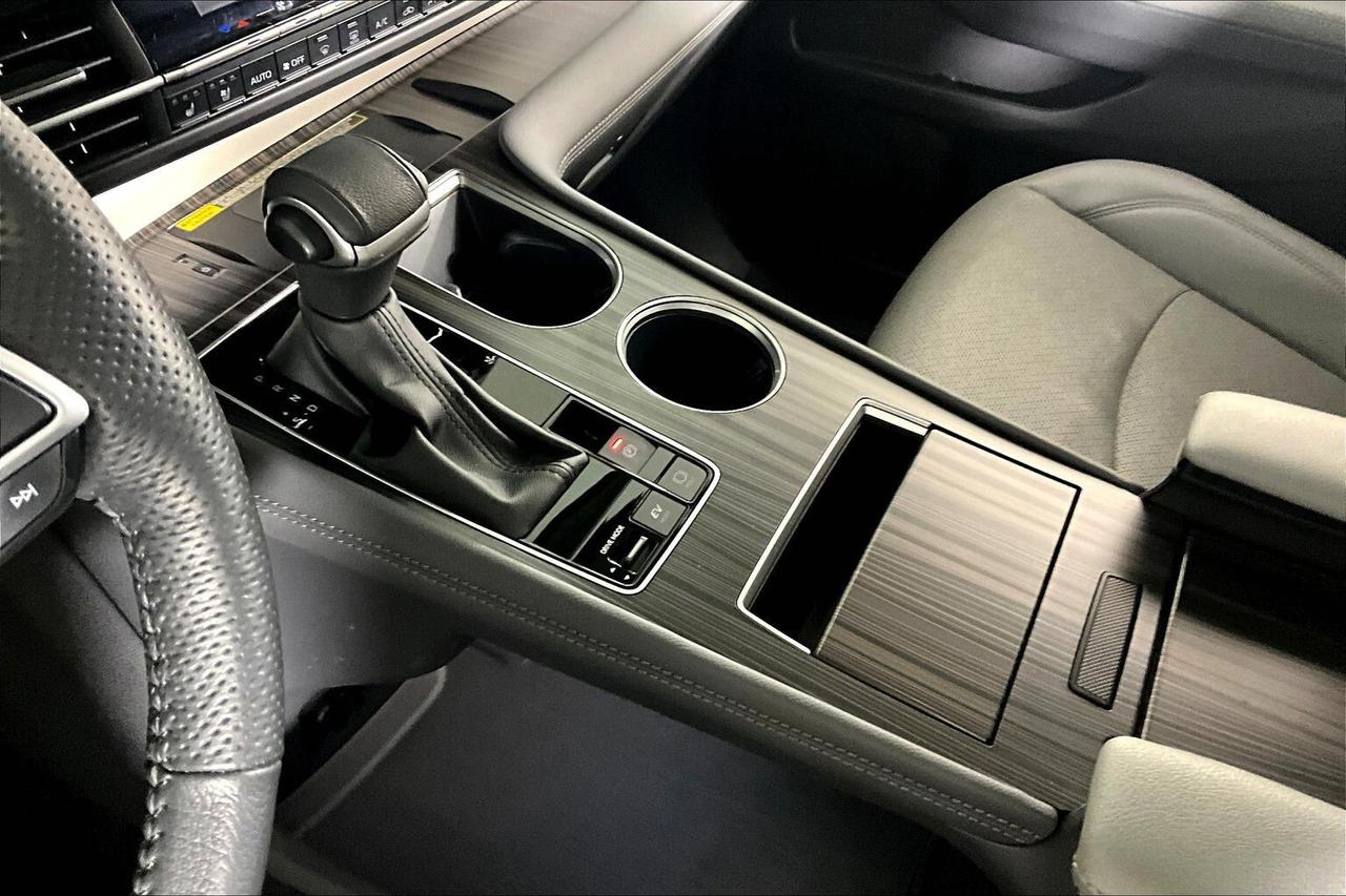 2024 Toyota Sienna LIMITED 7-Passenger AWD Photo