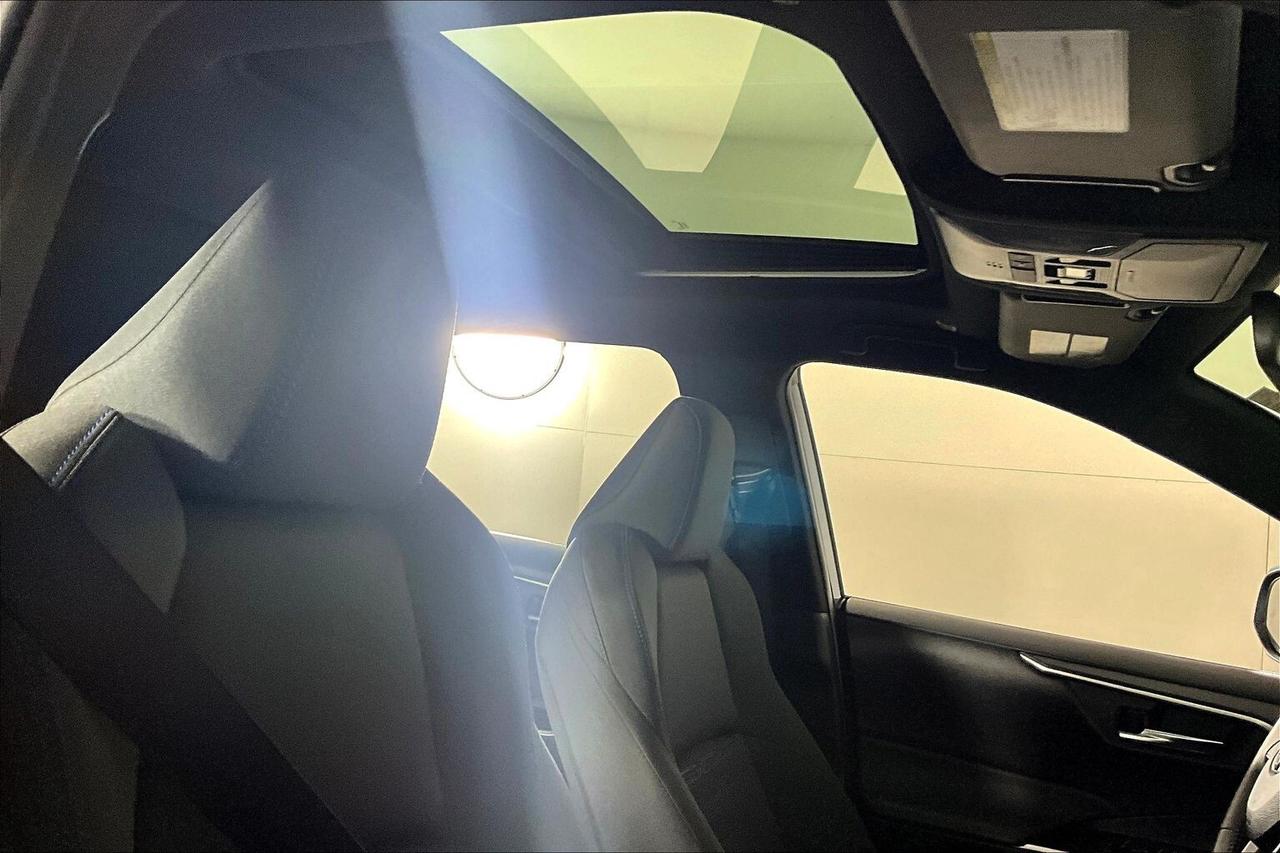 2024 Toyota RAV4 Hybrid SE AWD Photo