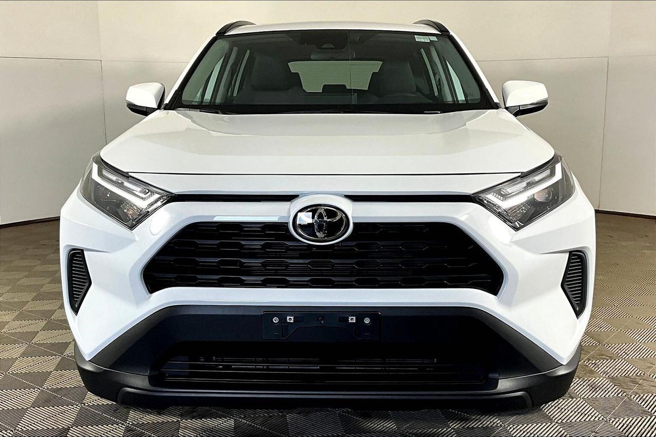 2025 Toyota RAV4 Hybrid XLE AWD Photo2