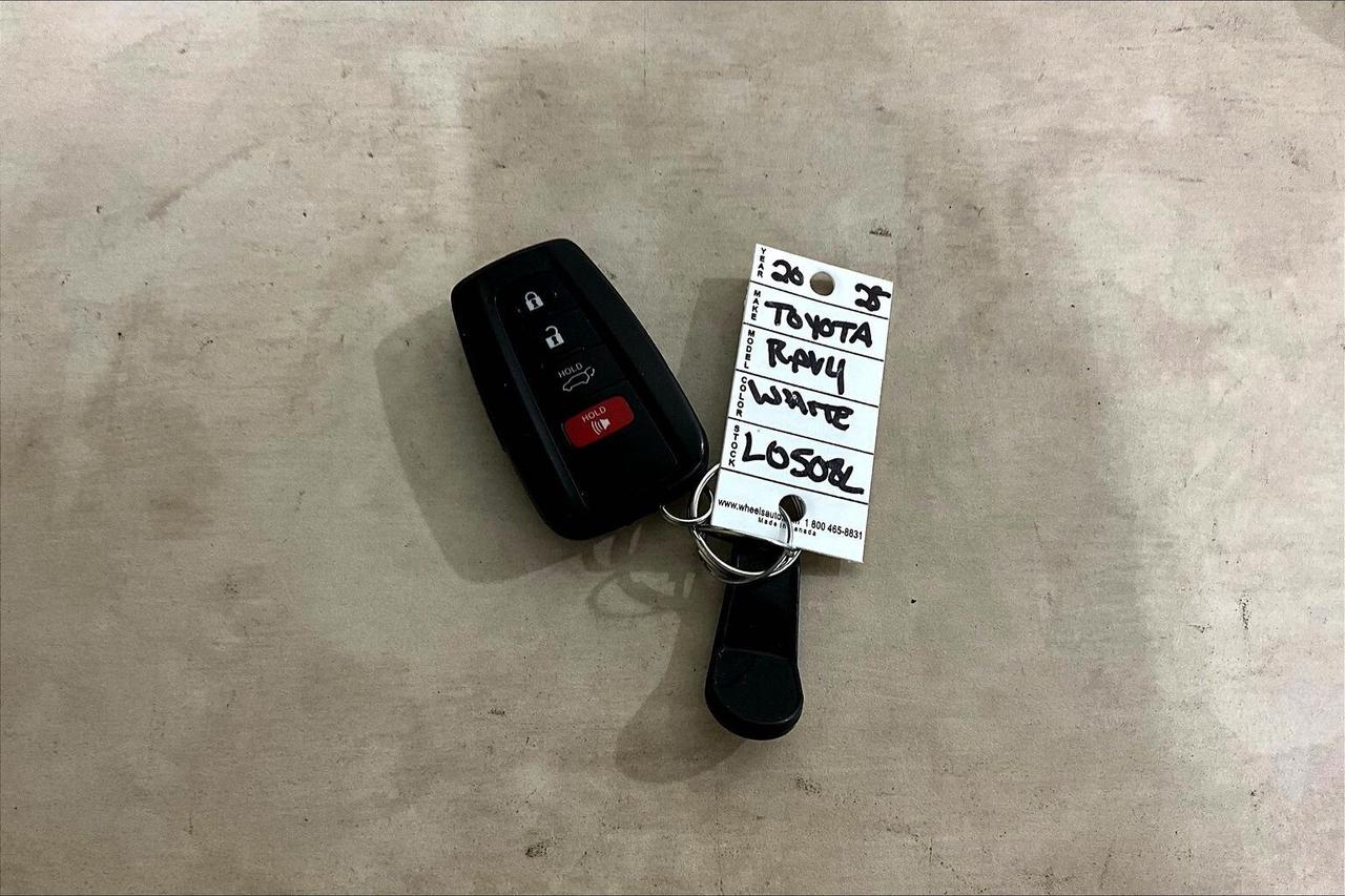 2025 Toyota RAV4 Hybrid XLE AWD Photo