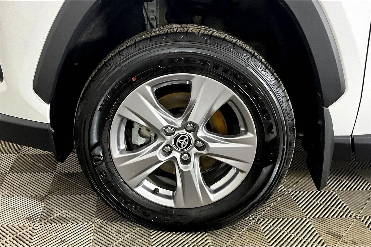 2025 Toyota RAV4 Hybrid XLE AWD Photo