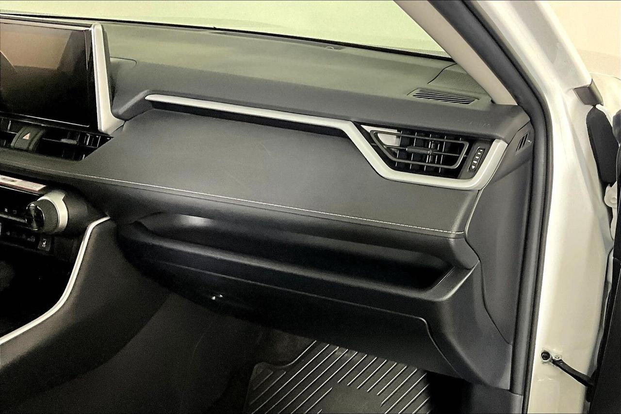 2025 Toyota RAV4 Hybrid XLE AWD Photo