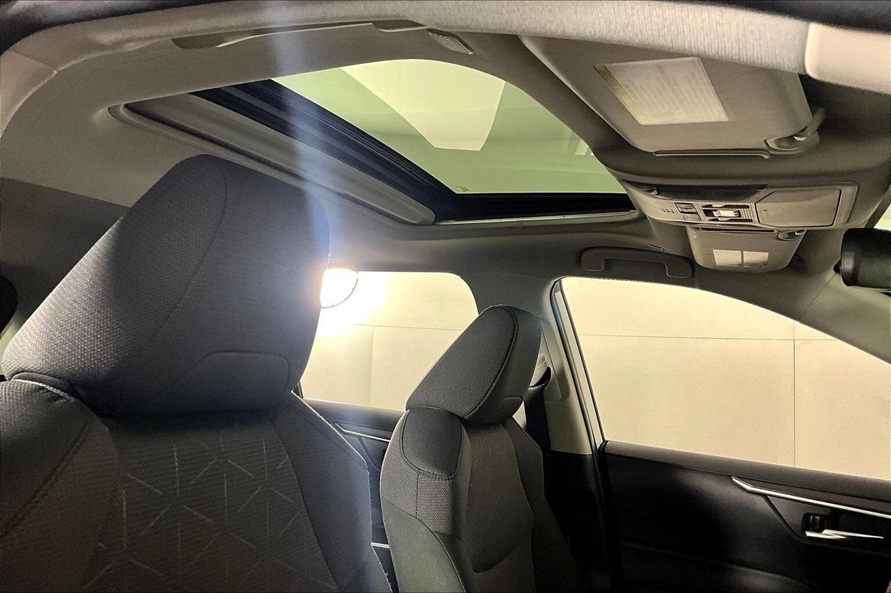 2025 Toyota RAV4 Hybrid XLE AWD Photo