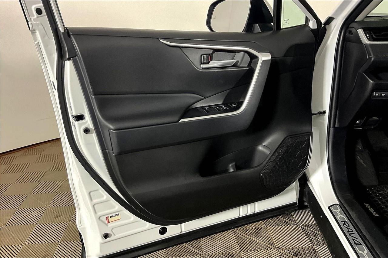 2025 Toyota RAV4 Hybrid XLE AWD Photo