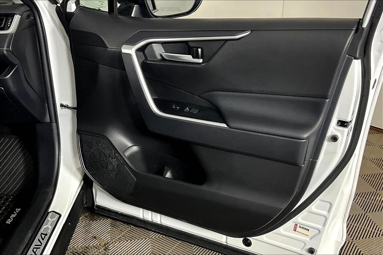 2025 Toyota RAV4 Hybrid XLE AWD Photo