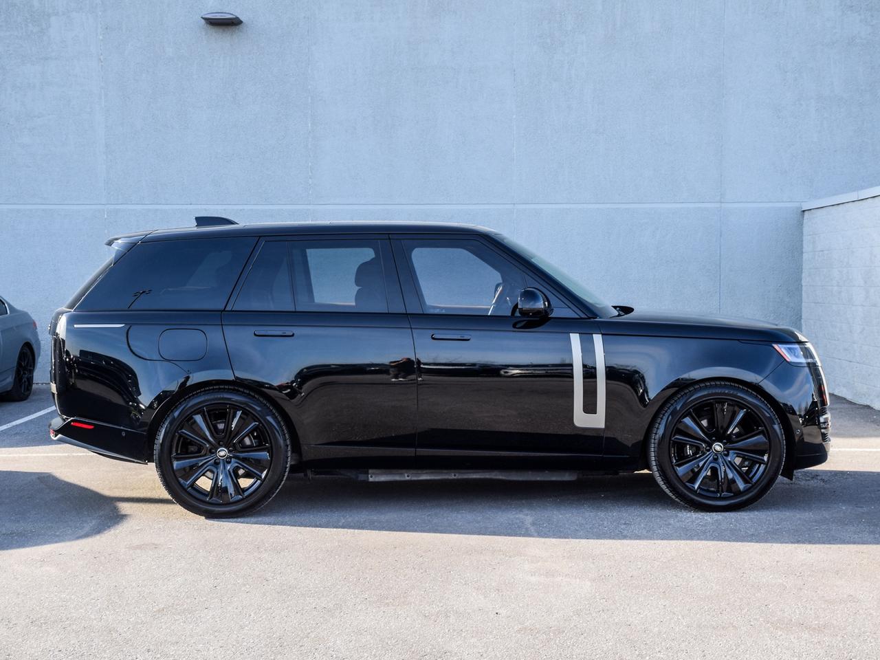 2025 Land Rover Range Rover P550e SE SWB Photo2
