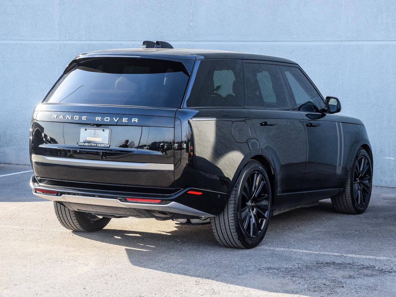 2025 Land Rover Range Rover P550e SE SWB Photo3