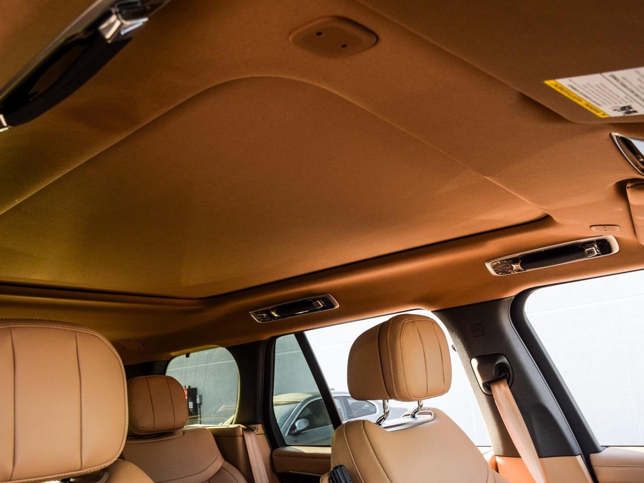 2025 Land Rover Range Rover P550e SE SWB Photo