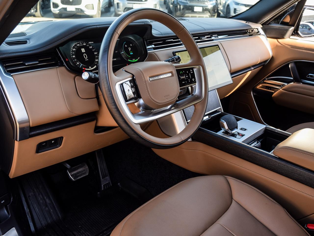2025 Land Rover Range Rover P550e SE SWB Photo