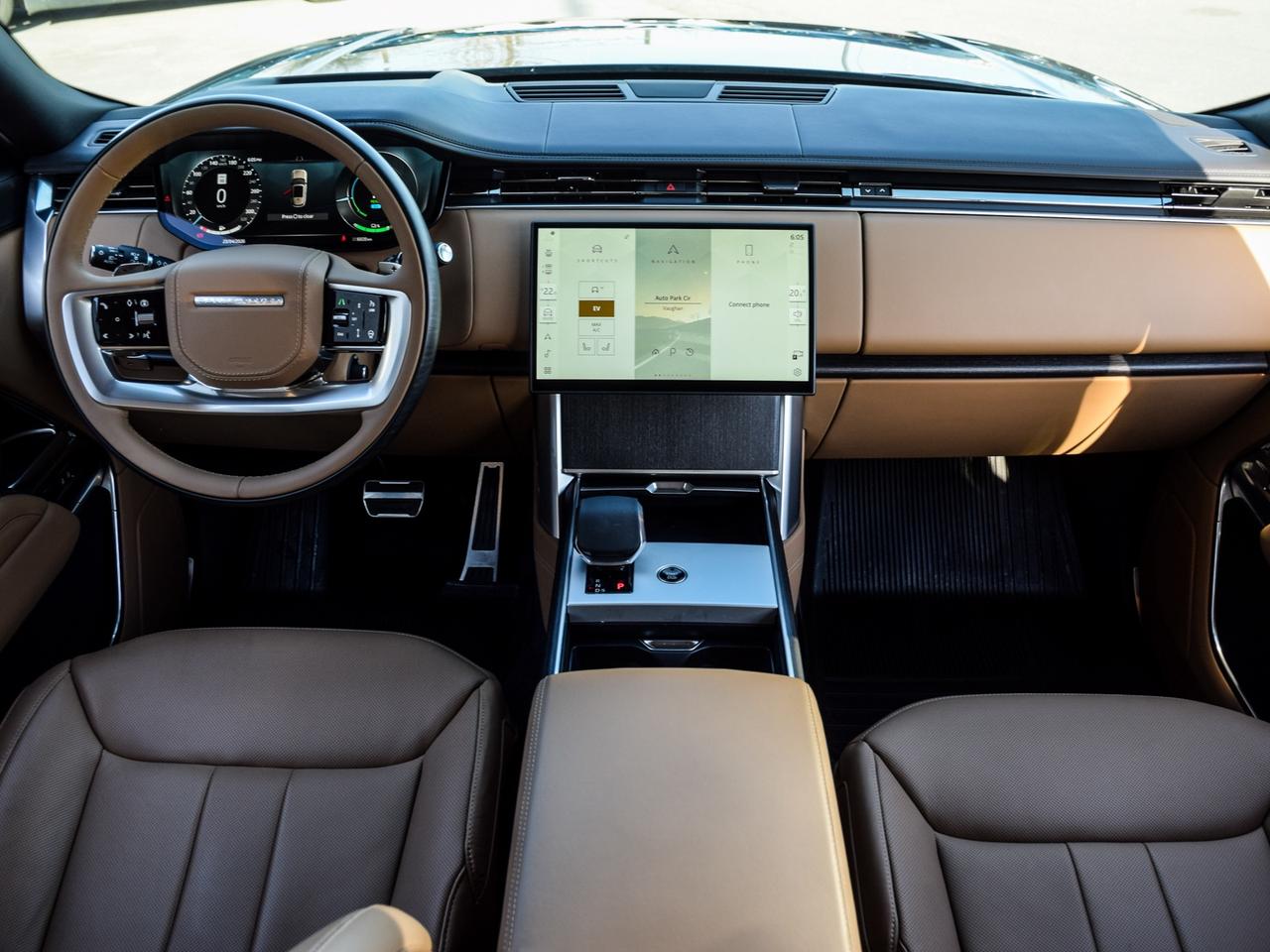 2025 Land Rover Range Rover P550e SE SWB Photo