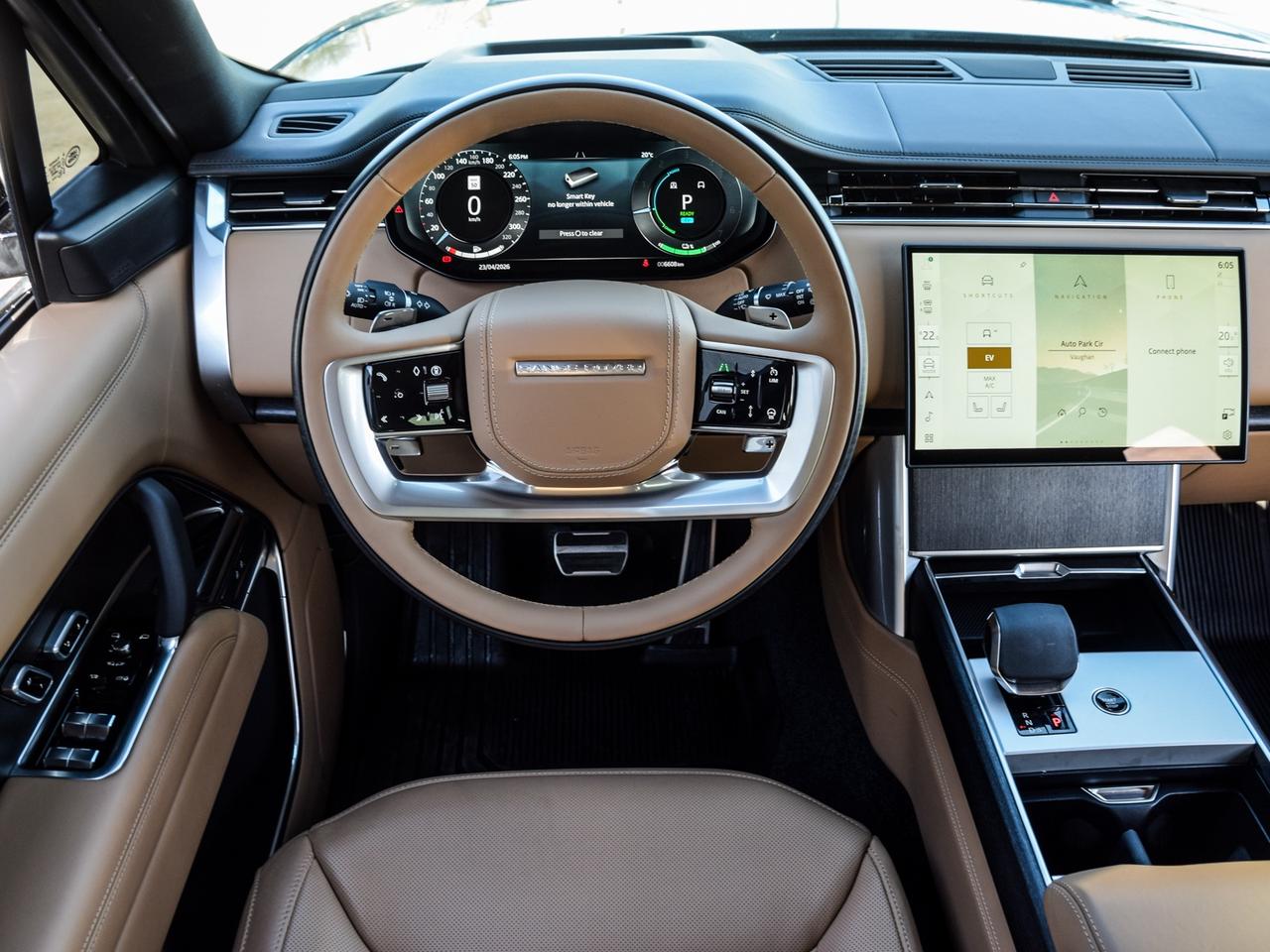 2025 Land Rover Range Rover P550e SE SWB Photo