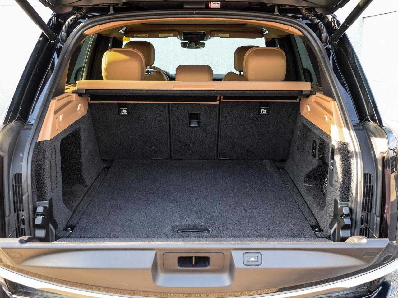 2025 Land Rover Range Rover P550e SE SWB Photo