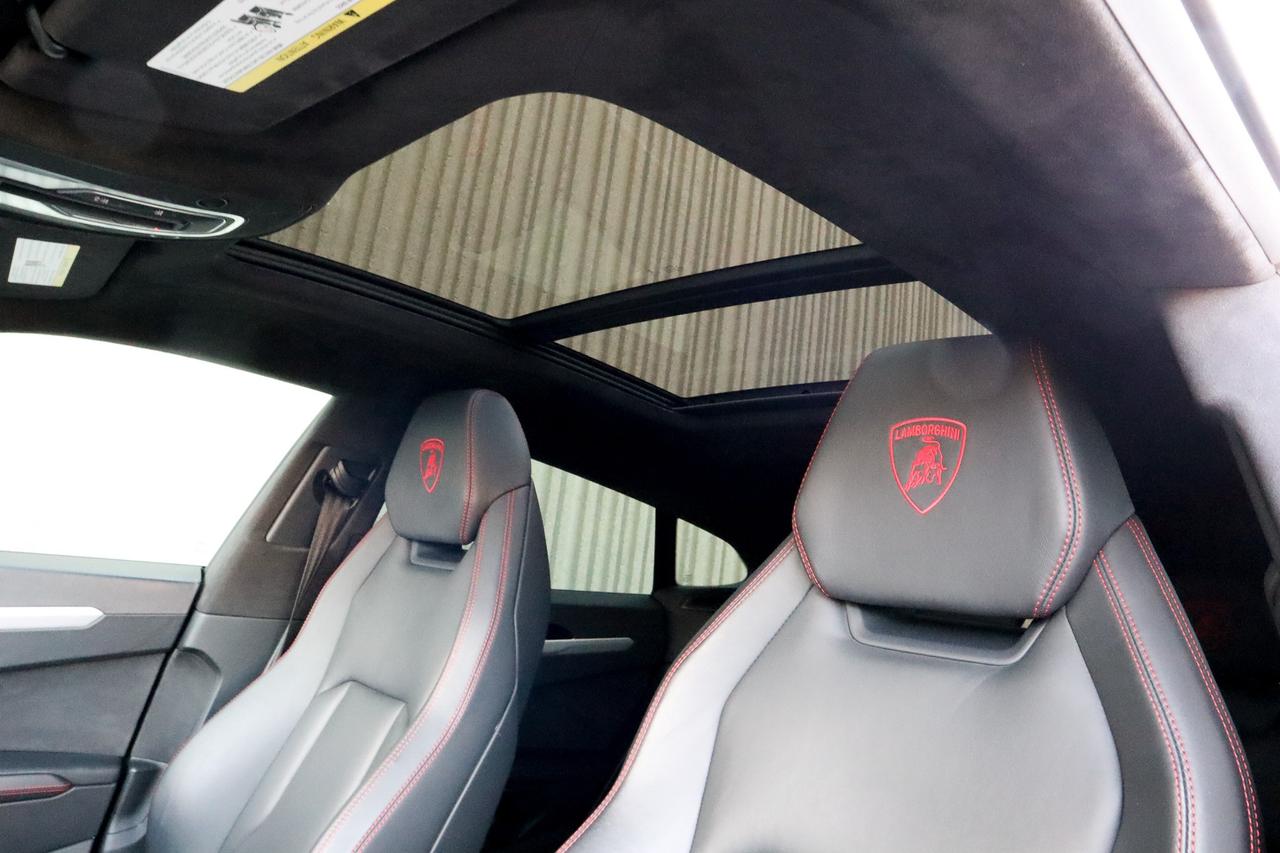 2019 Lamborghini Urus  Photo