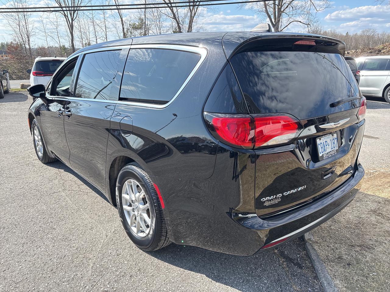 2025 Chrysler Grand Caravan SXT Photo2