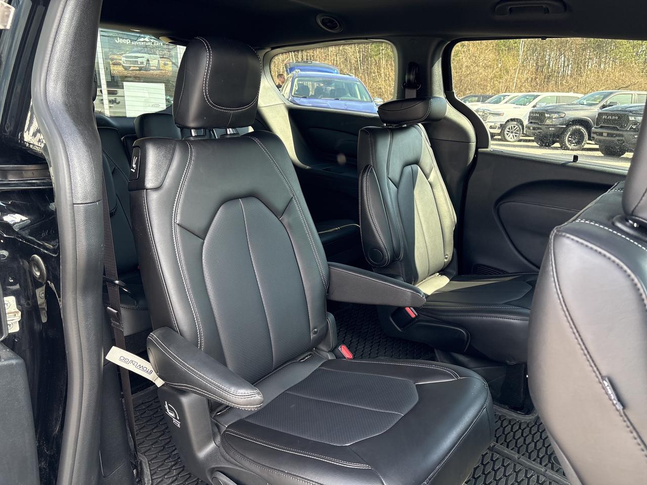 2025 Chrysler Grand Caravan SXT Photo