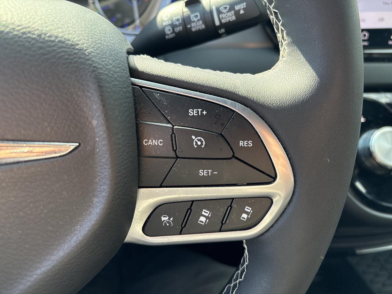 2025 Chrysler Grand Caravan SXT Photo