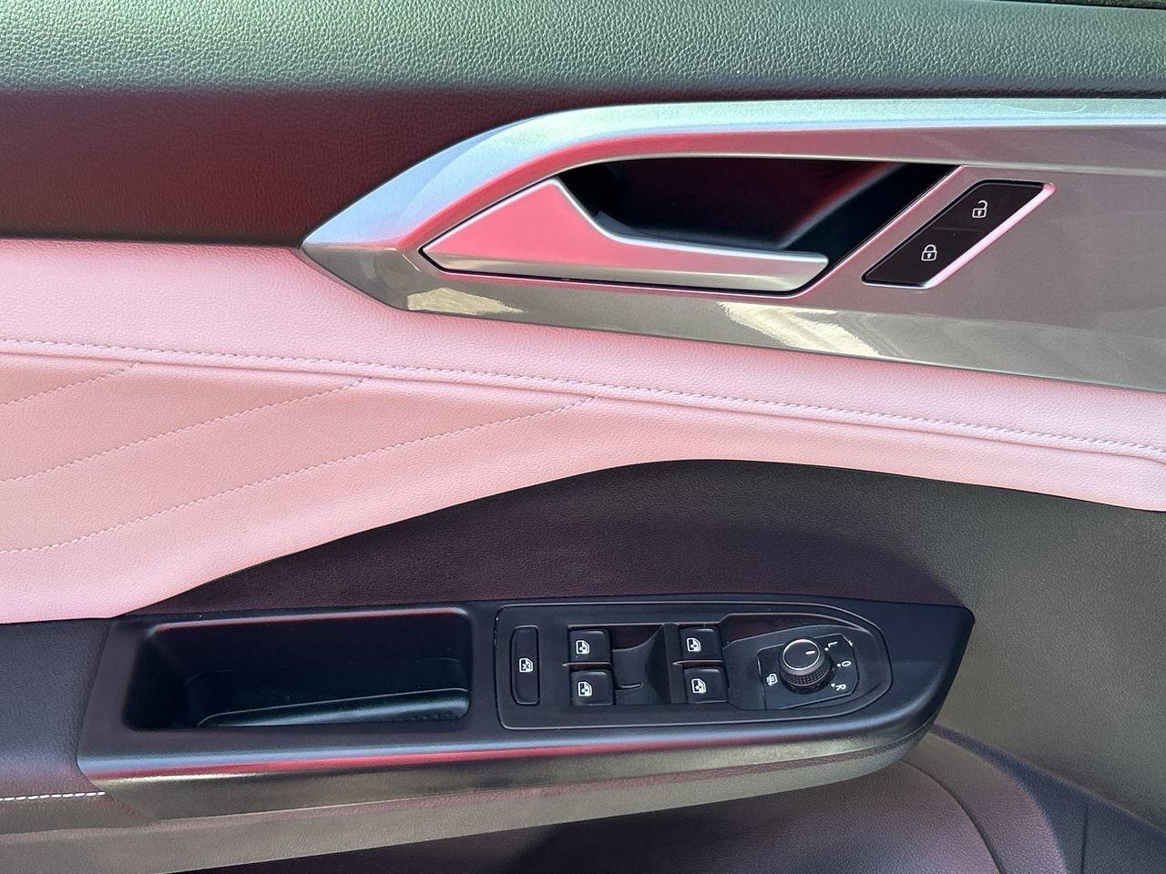 2025 Volkswagen Taos Highline 4MOTION Alloy Wheels  Leather  Sunroof  R Photo