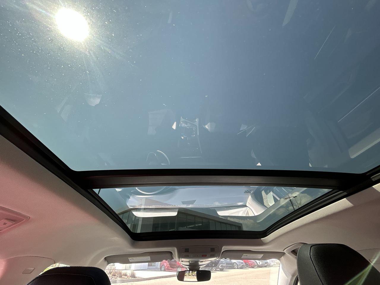 2025 Volkswagen Taos Highline 4MOTION Alloy Wheels  Leather  Sunroof  R Photo