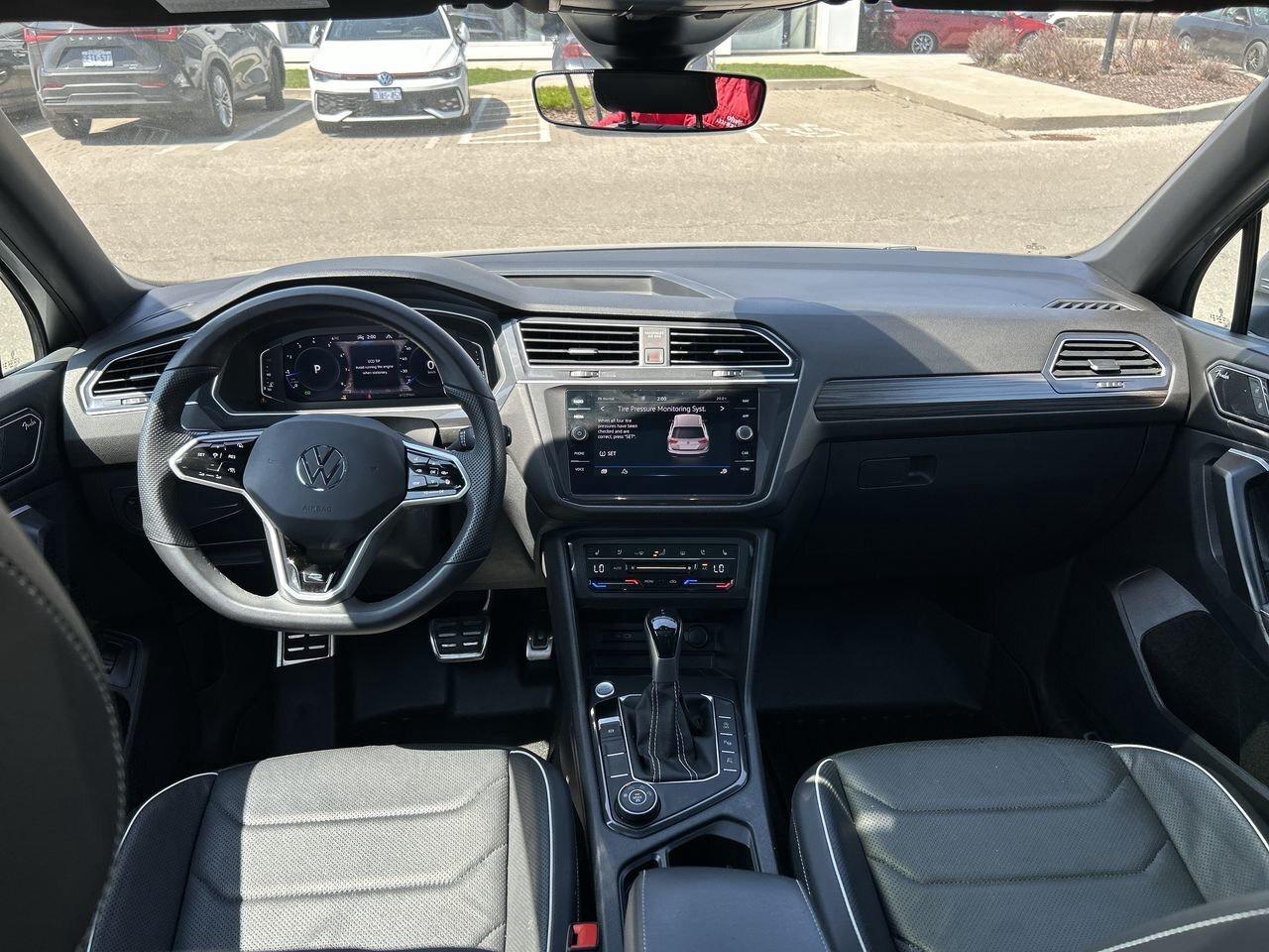 2023 Volkswagen Tiguan Highline 2.0T 8sp at w/Tip 4M Leather  Alloy Wheel Photo