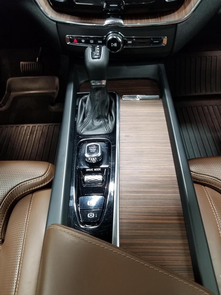 2019 Volvo XC60 T6 Inscription 4dr All-Wheel Drive Photo