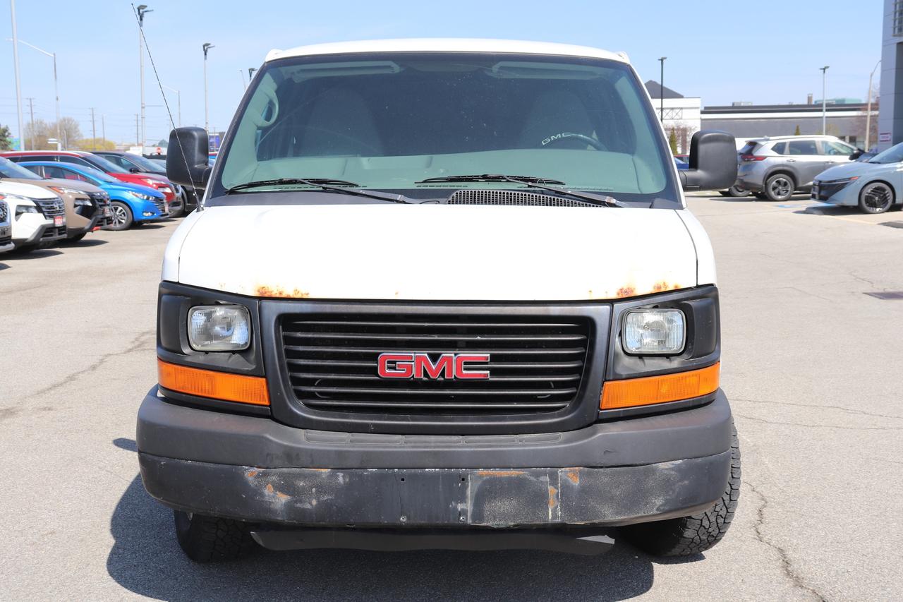 2014 GMC Savana Cargo Van RWD 3500 135 Photo