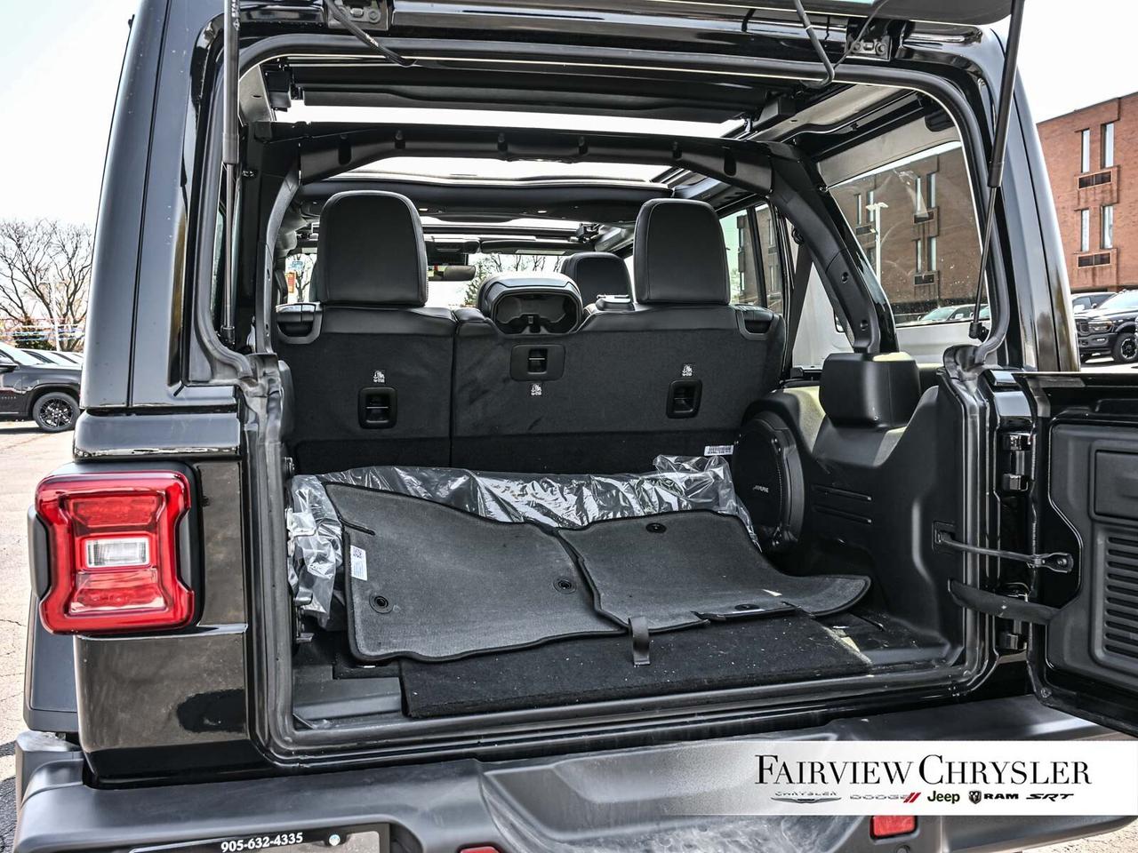 2024 Jeep Wrangler Sahara SKY TOP   LEATHER   FRONT CAMERA   BLIND SP Photo