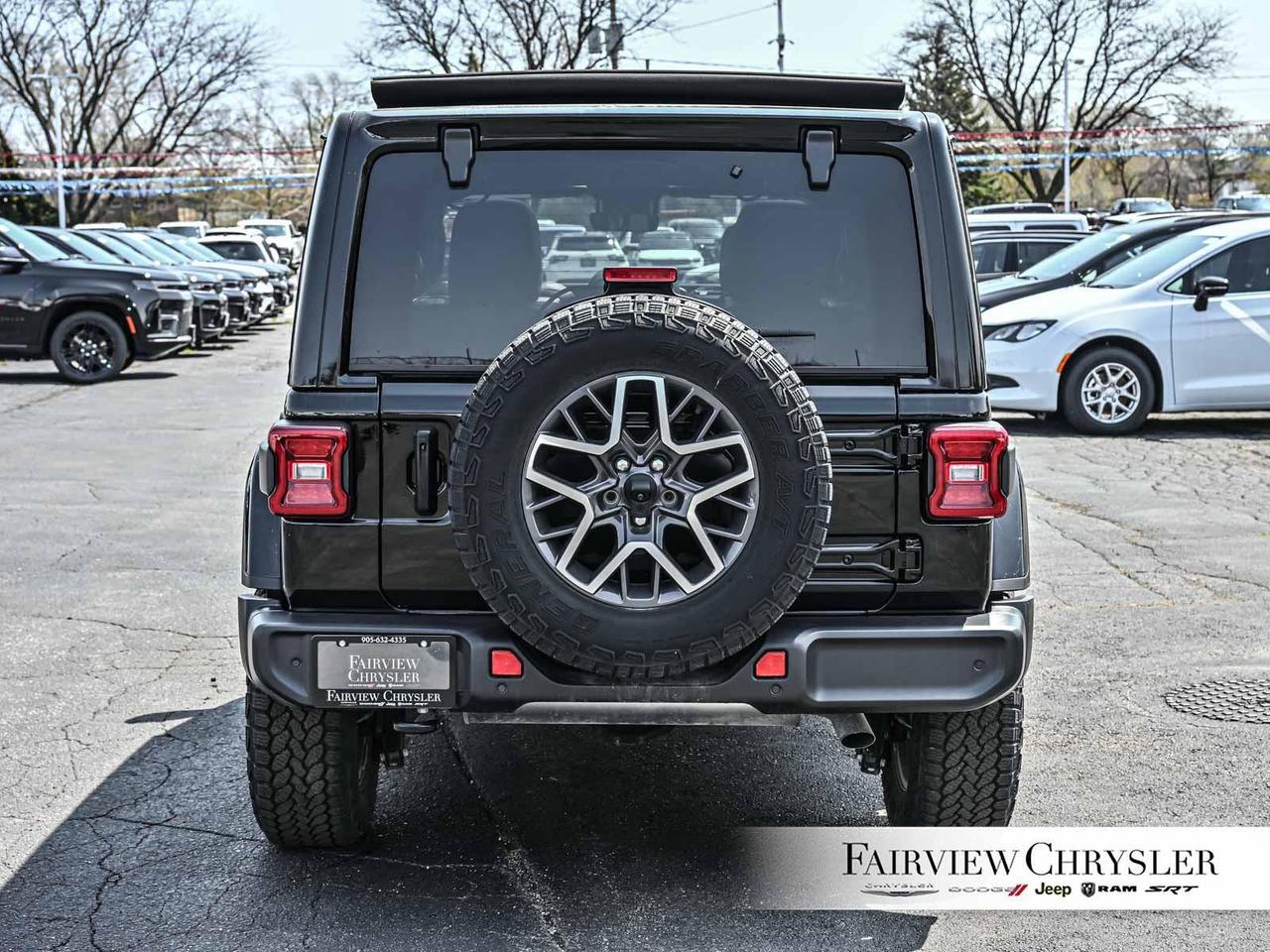 2024 Jeep Wrangler Sahara SKY TOP   LEATHER   FRONT CAMERA   BLIND SP Photo